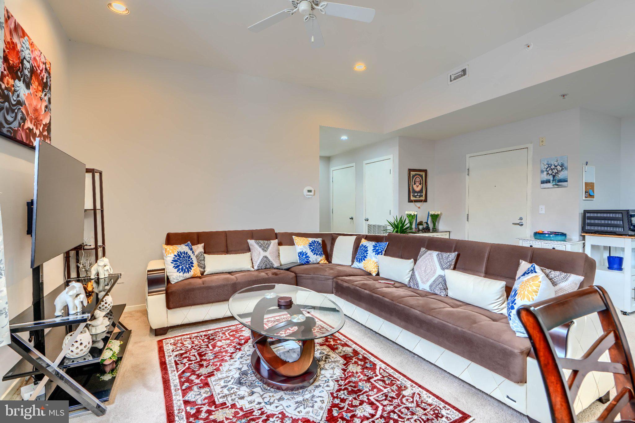 1211 LIGHT STREET 208