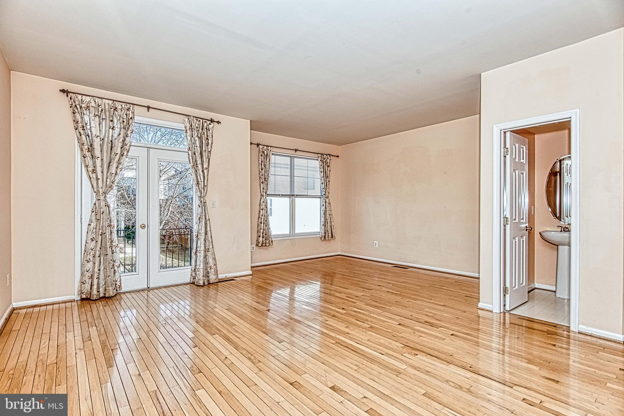 MCNAIR FARMS LANDBAY - Residential Lease