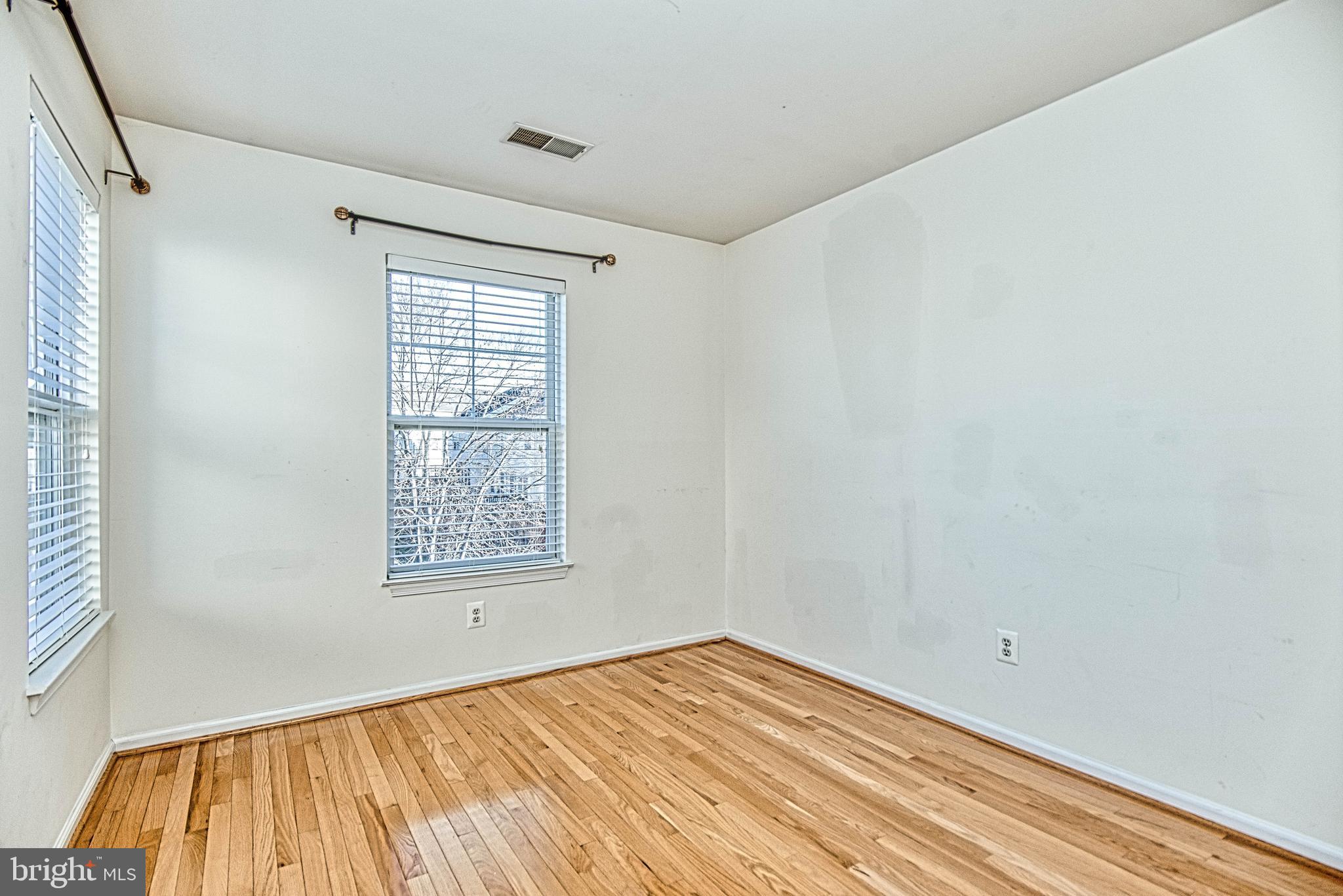 MCNAIR FARMS LANDBAY - Residential Lease
