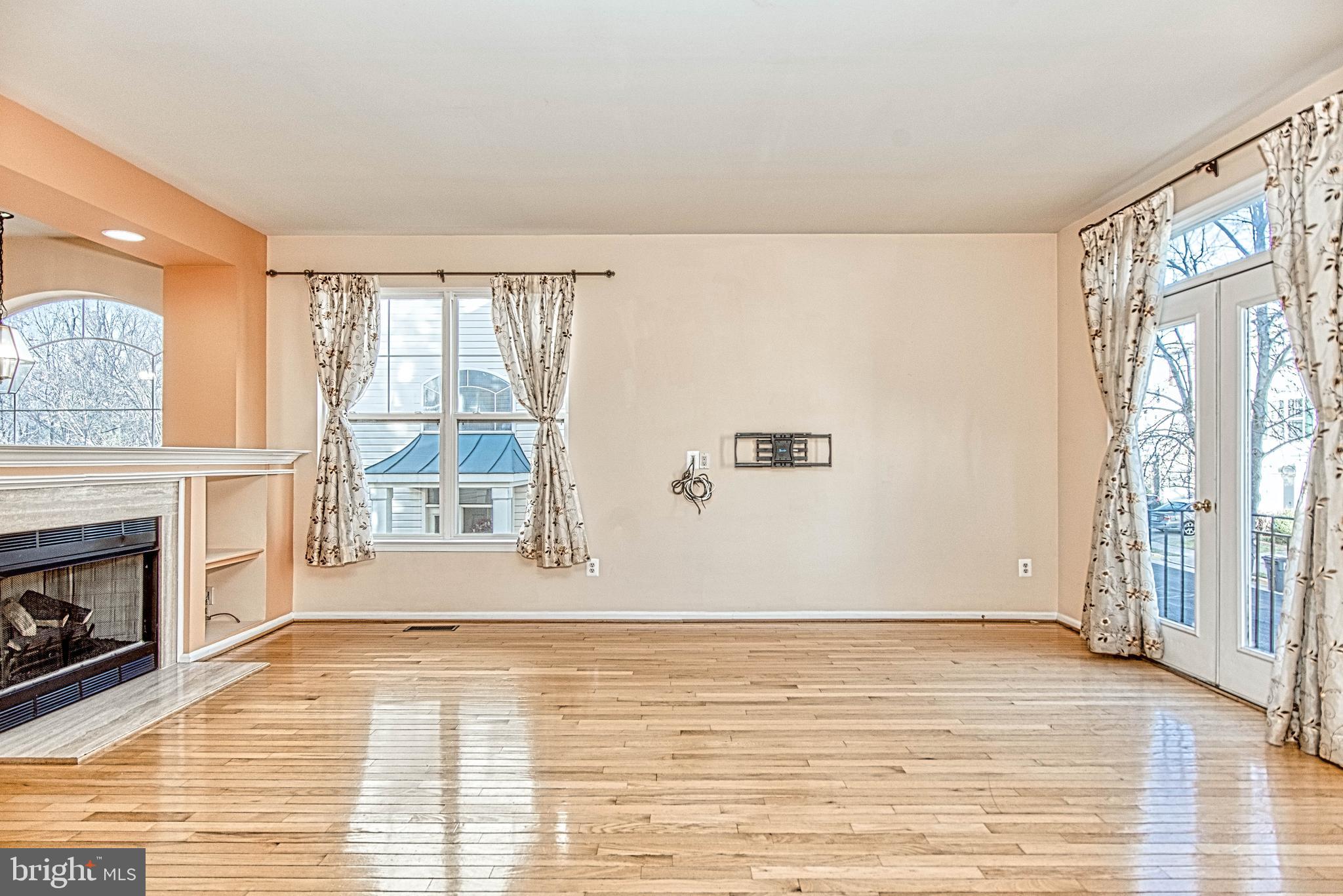 MCNAIR FARMS LANDBAY - Residential Lease