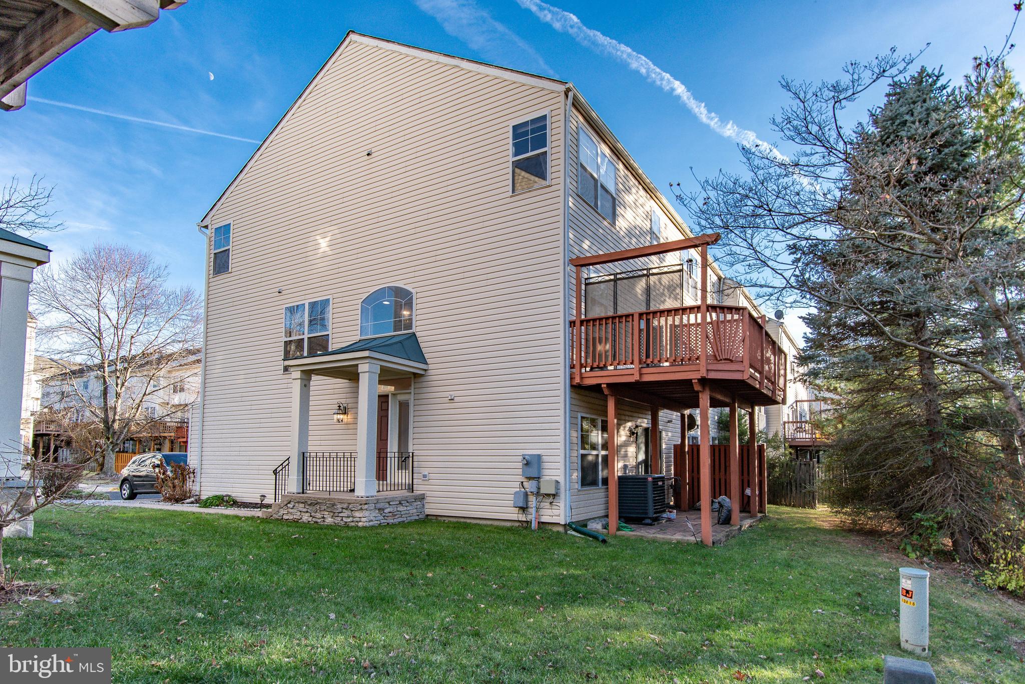 MCNAIR FARMS LANDBAY - Residential Lease