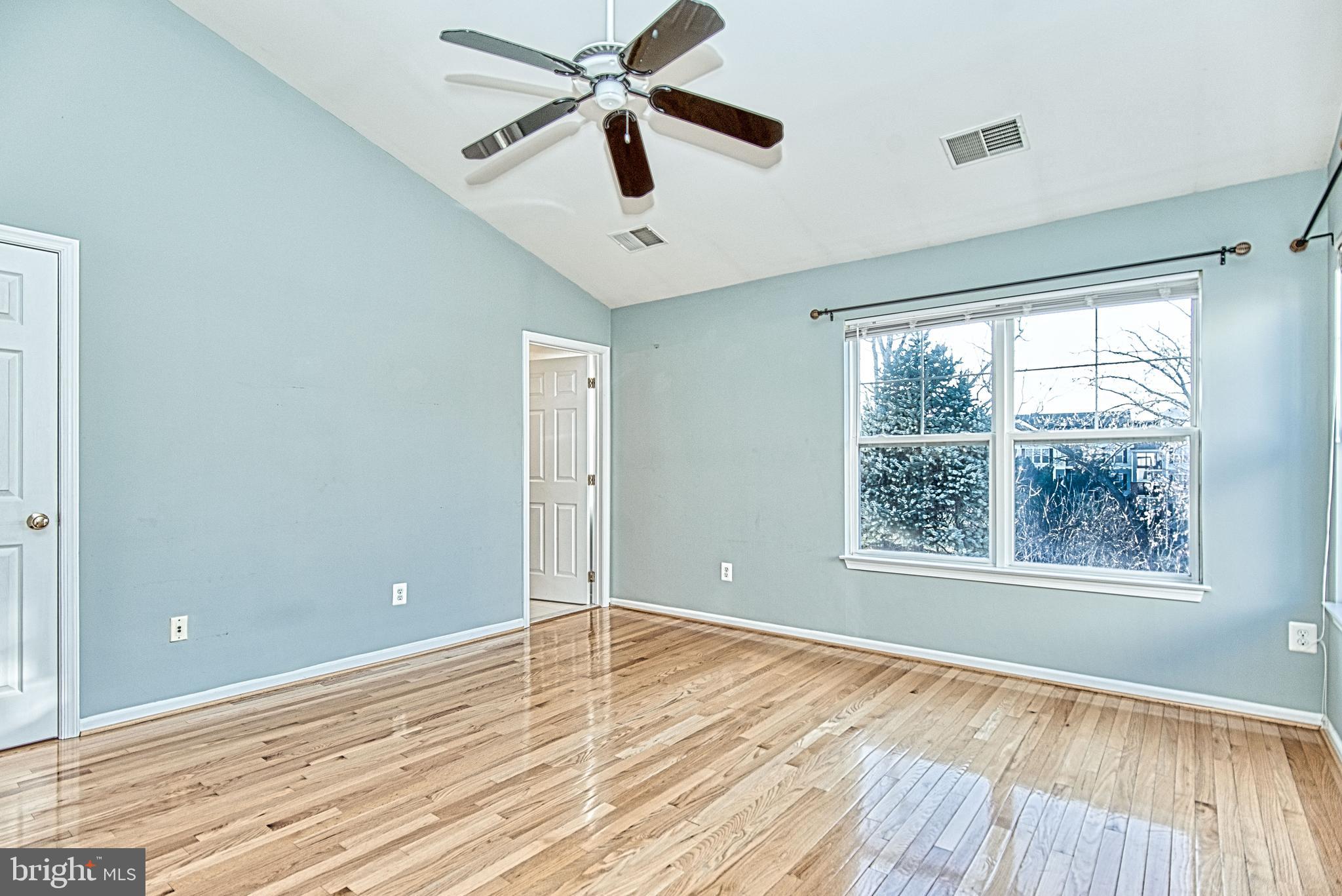 MCNAIR FARMS LANDBAY - Residential Lease