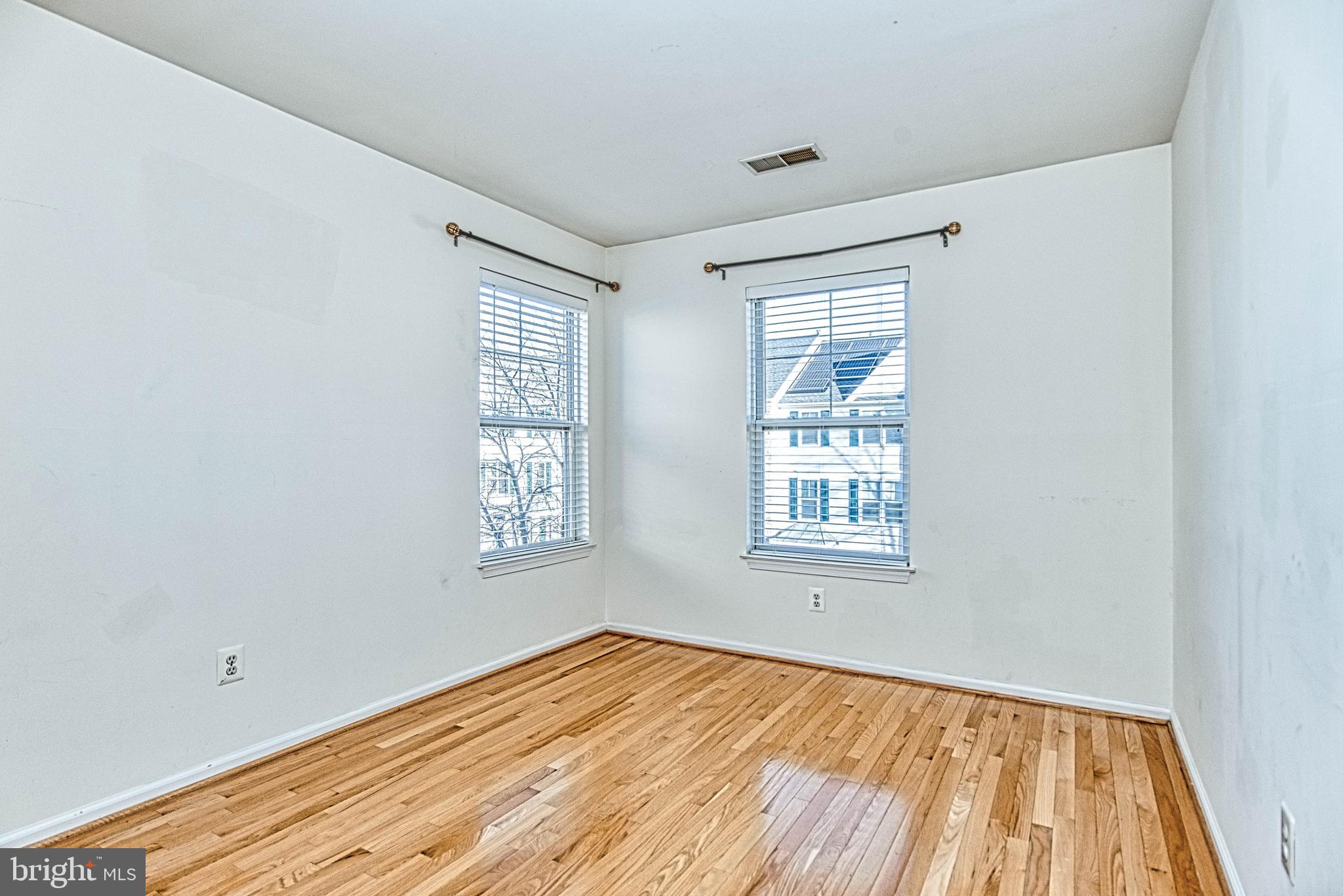 MCNAIR FARMS LANDBAY - Residential Lease