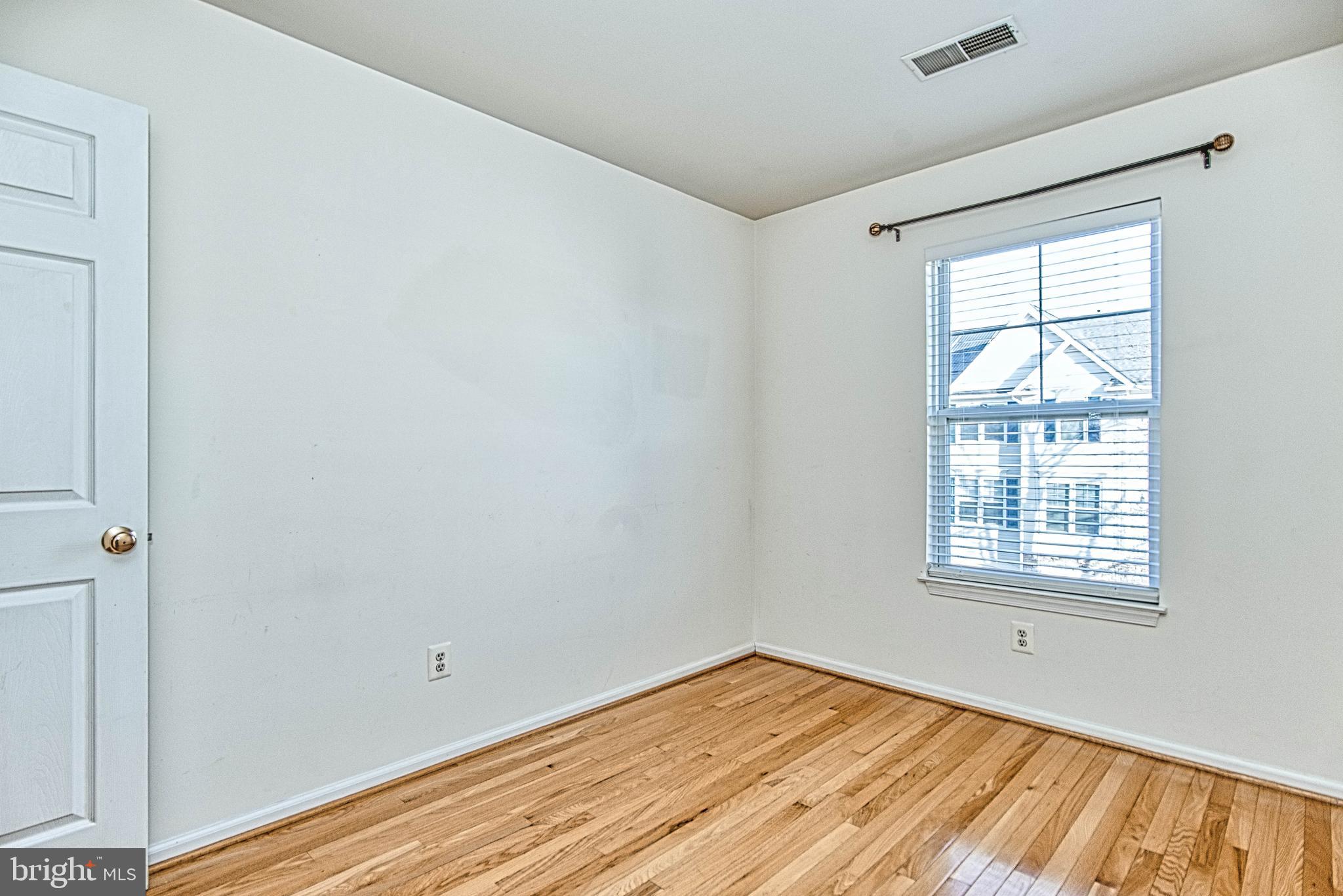MCNAIR FARMS LANDBAY - Residential Lease