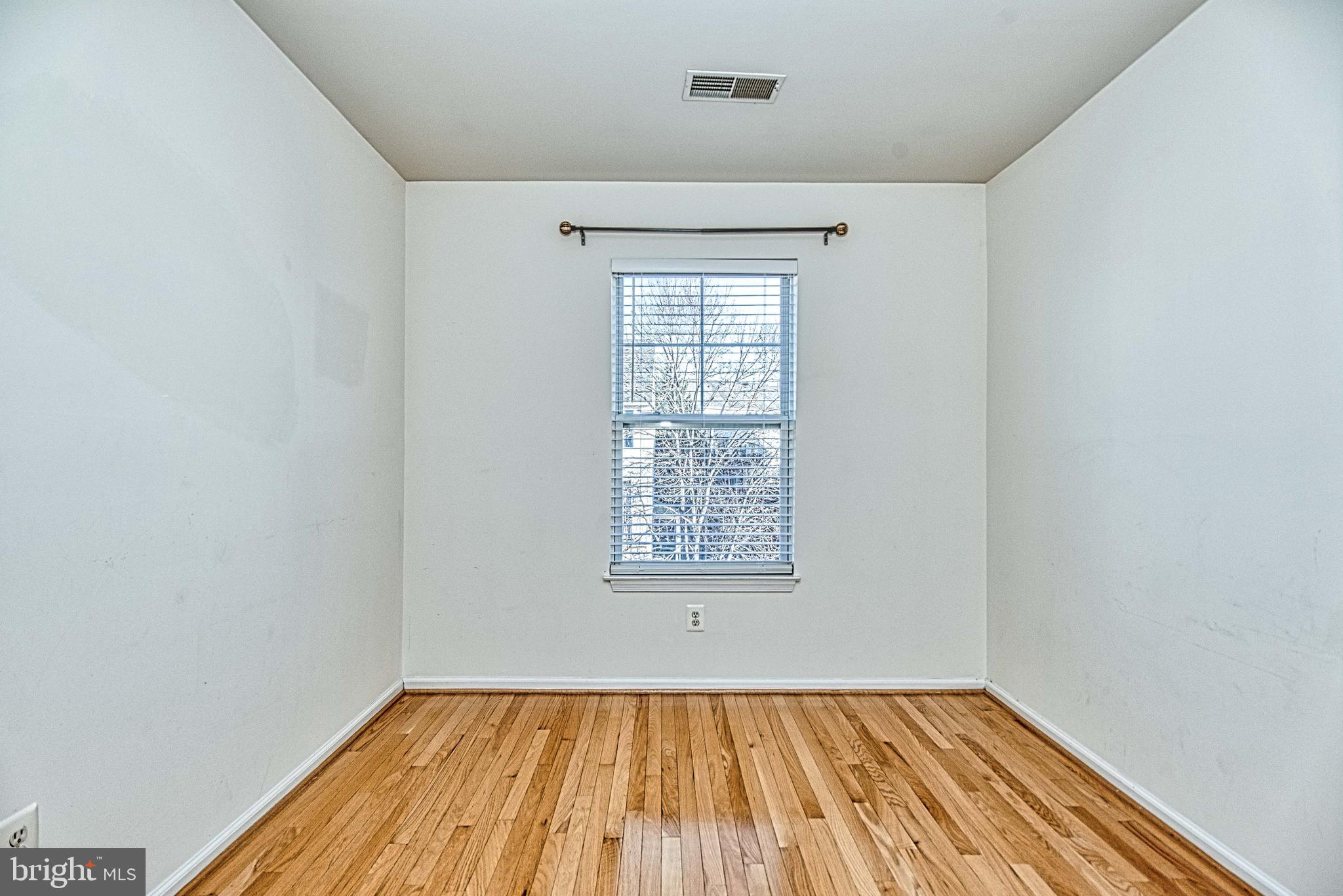 MCNAIR FARMS LANDBAY - Residential Lease
