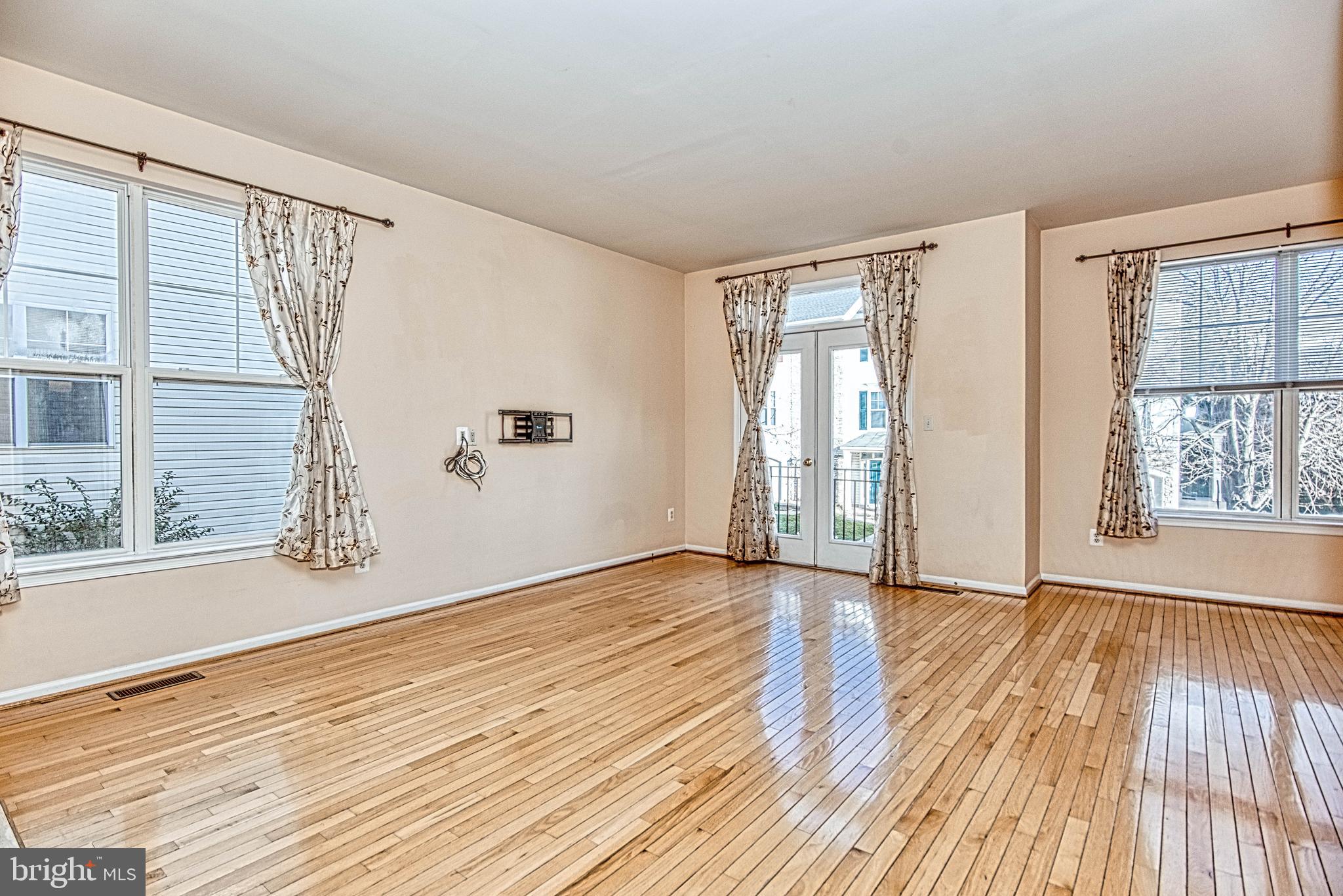 MCNAIR FARMS LANDBAY - Residential Lease
