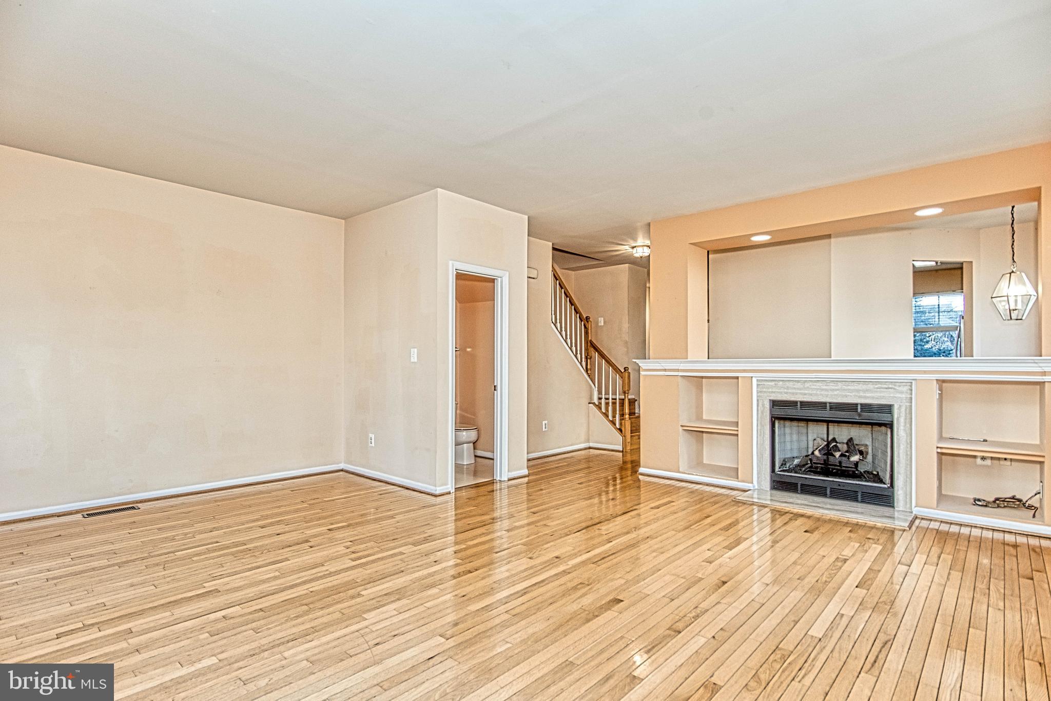 MCNAIR FARMS LANDBAY - Residential Lease