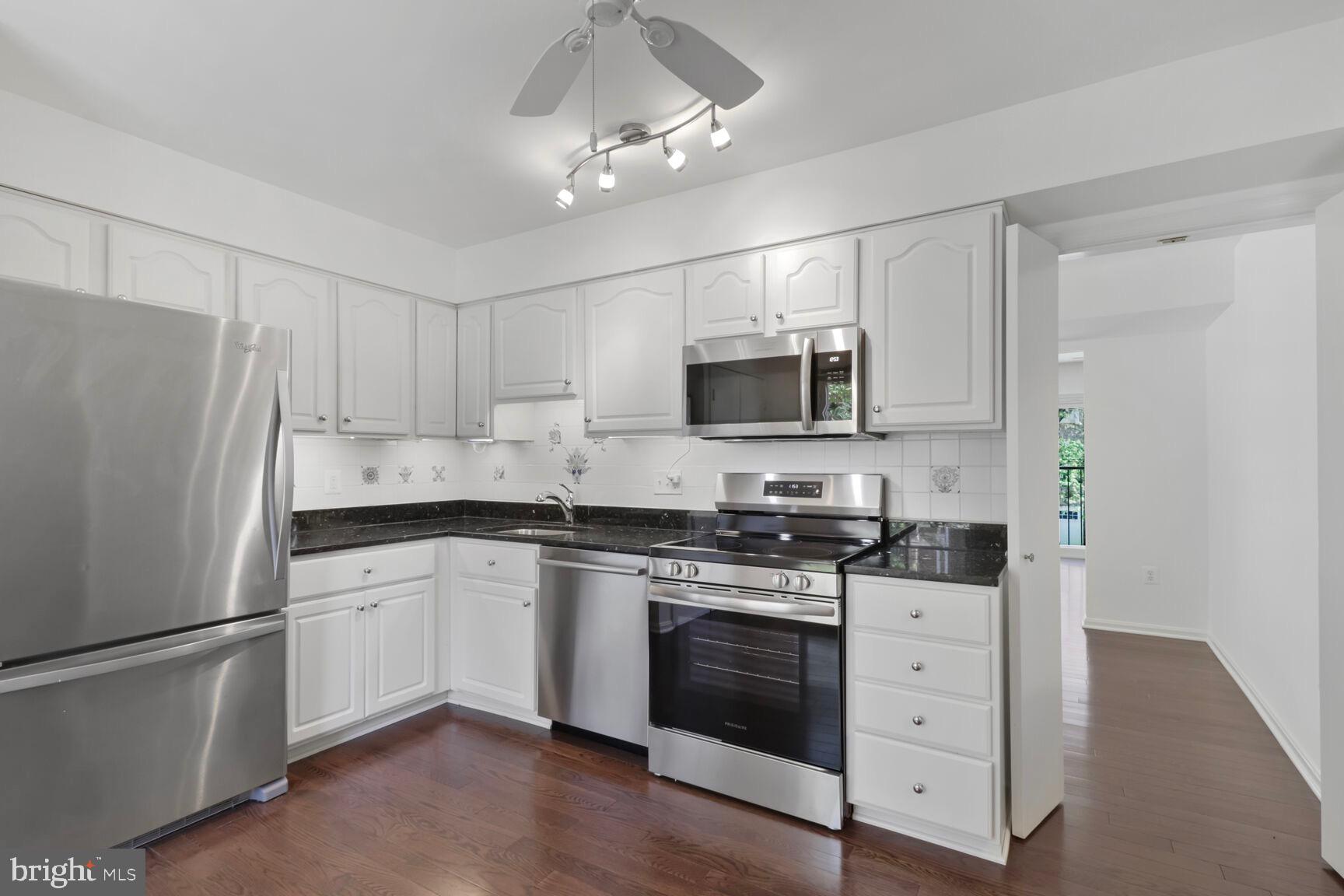 FAIRFAX PLAZA TOWNHOUSES - Residential