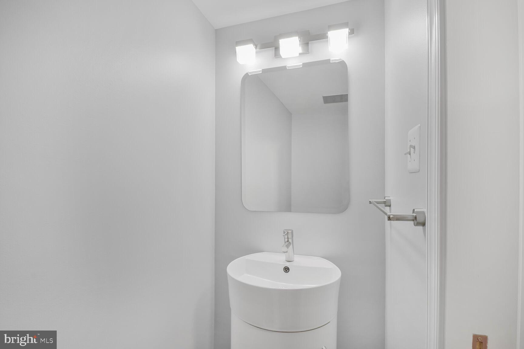 FAIRFAX PLAZA TOWNHOUSES - Residential