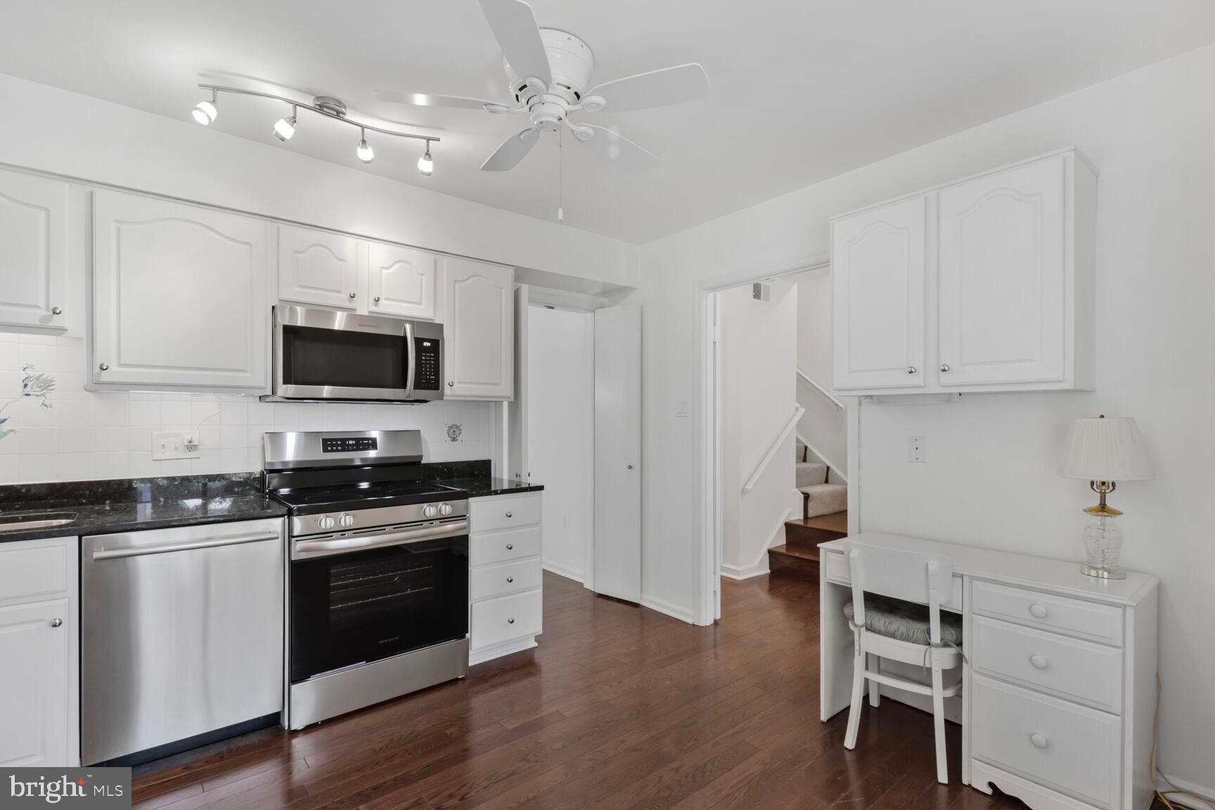 FAIRFAX PLAZA TOWNHOUSES - Residential