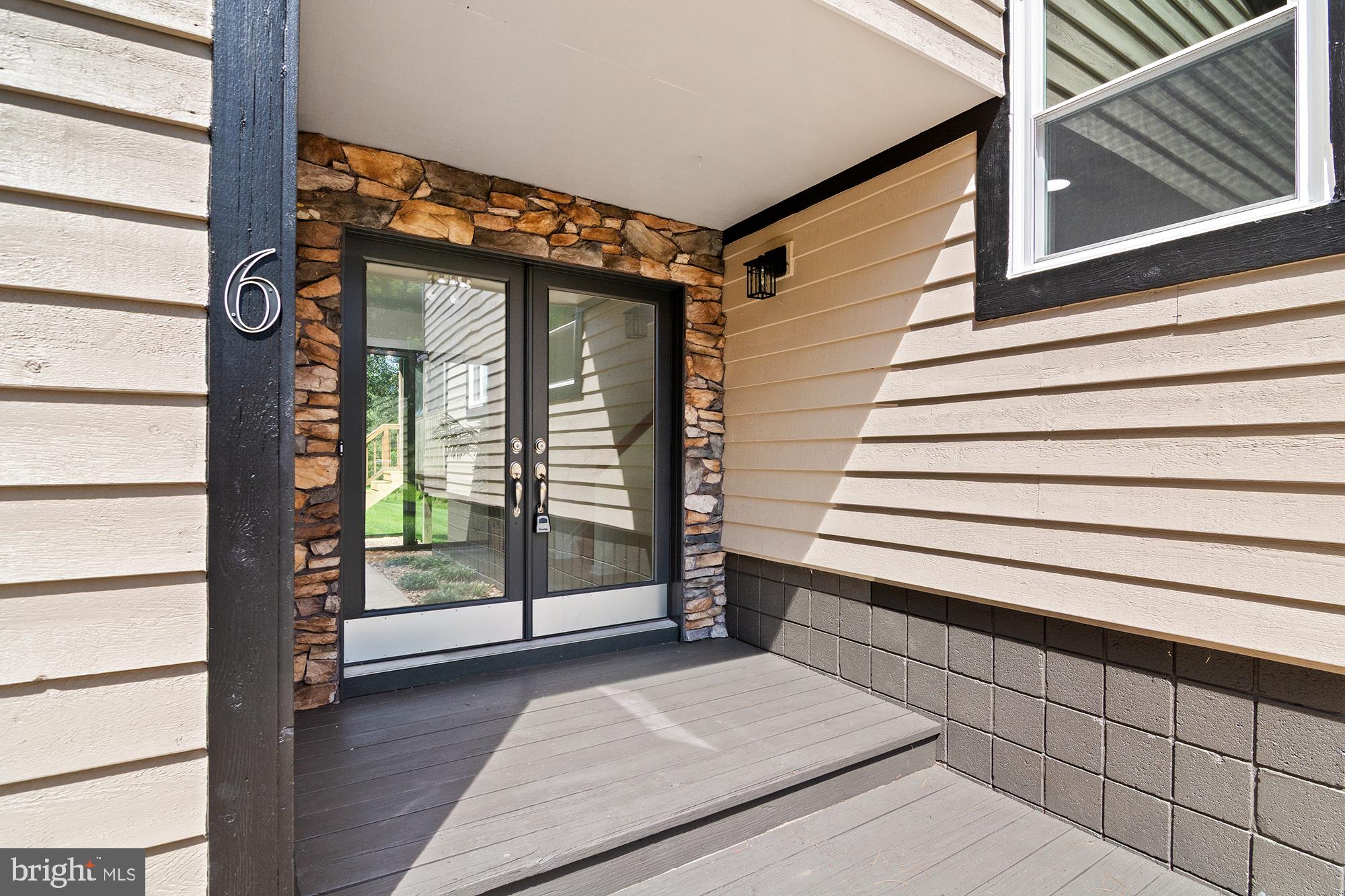 6 HUNTMEADOW COURT