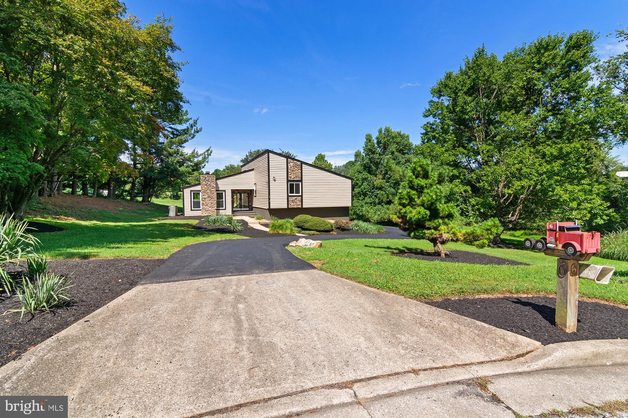 6 HUNTMEADOW COURT
