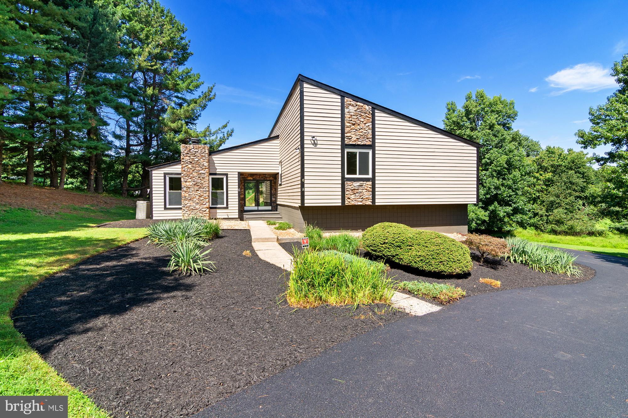 6 HUNTMEADOW COURT