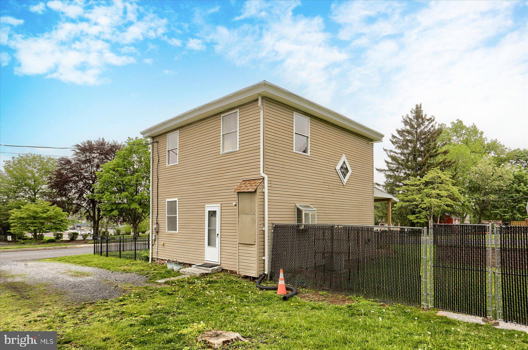 COLONIAL PARK - Residential