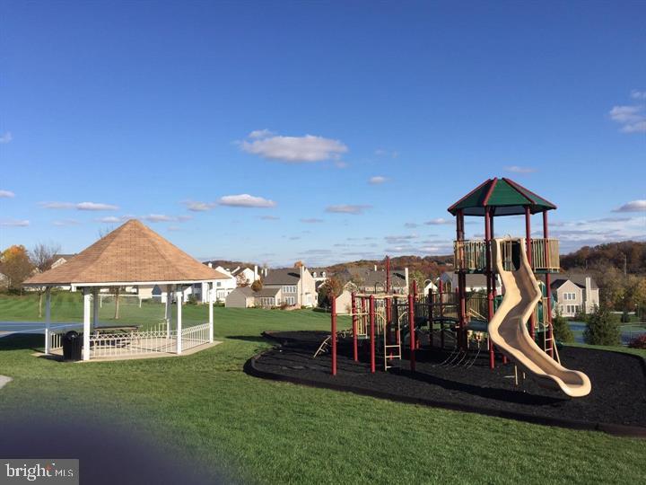 WINDSOR RIDGE - Residential Lease