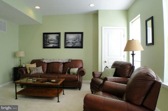 WINDSOR RIDGE - Residential Lease