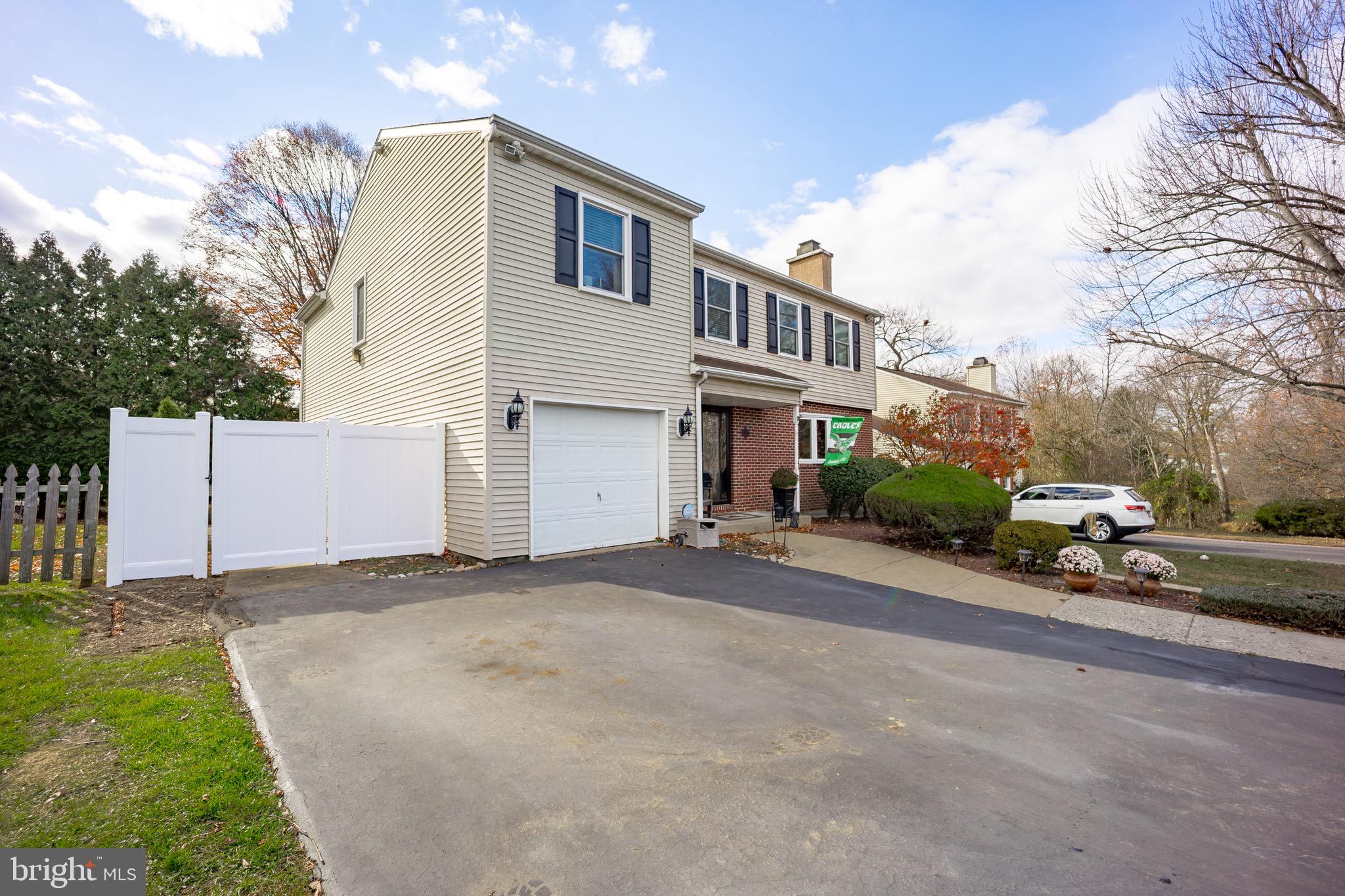 CEDAR HOLLOW - Residential