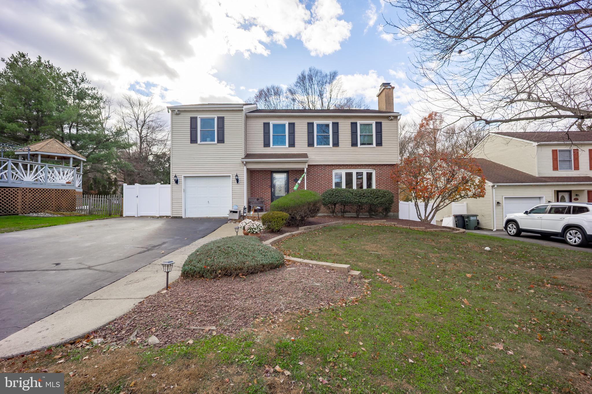 CEDAR HOLLOW - Residential