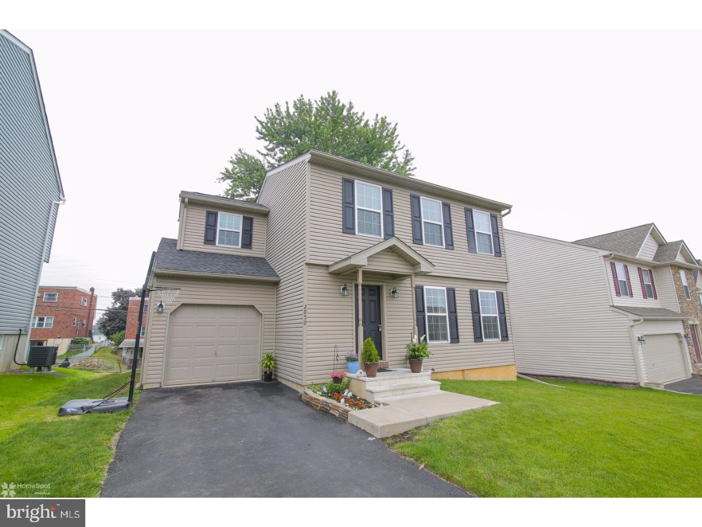 VILLAS AT SOUTH MOUN - Residential