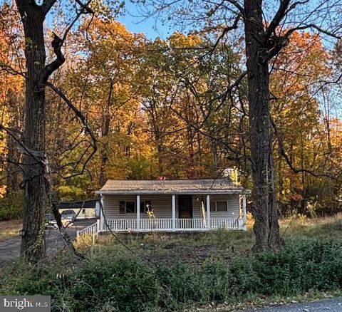 Photo of 1209 Jackson Square Road, SPRING GROVE, PA 17362 (MLS # PAYK2092808)