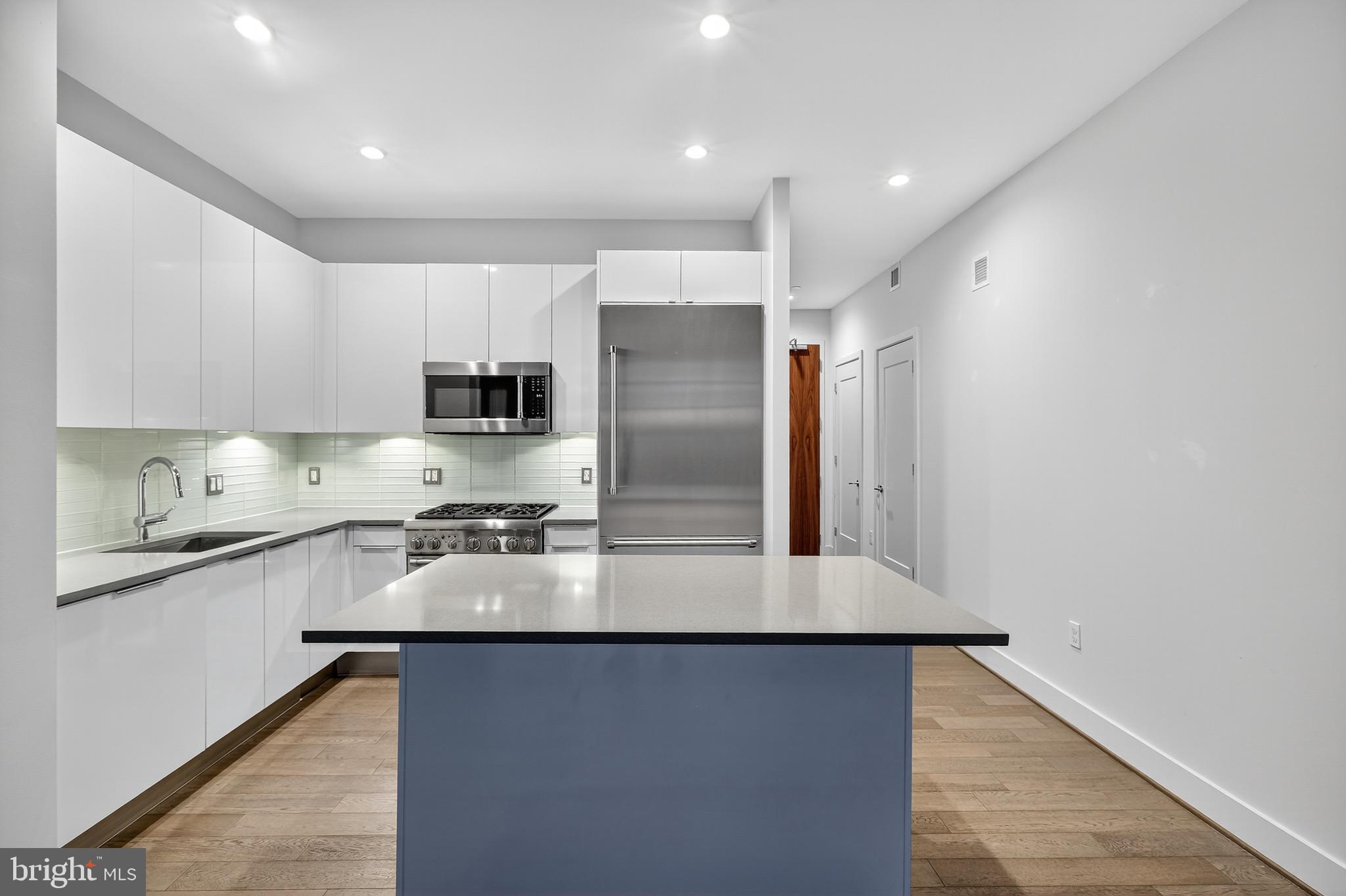 45 SUTTON SQUARE SW PH02