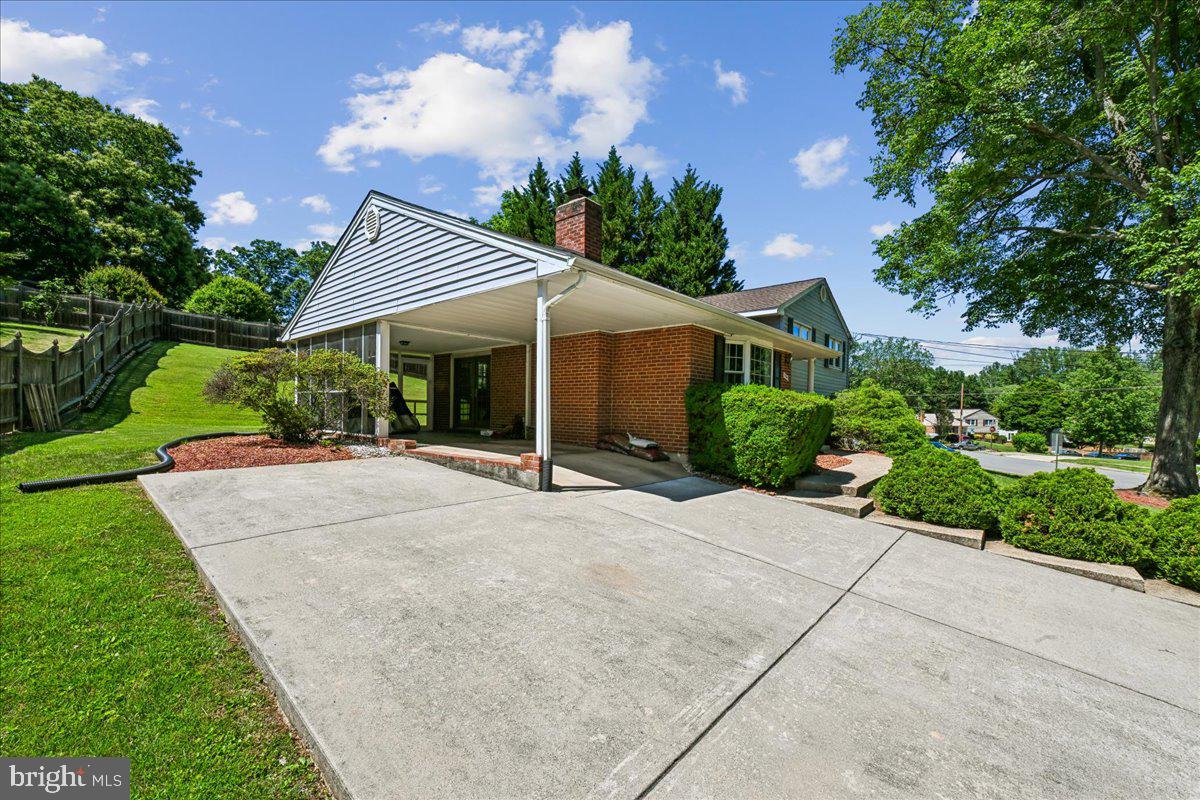 5643 INVERCHAPEL ROAD