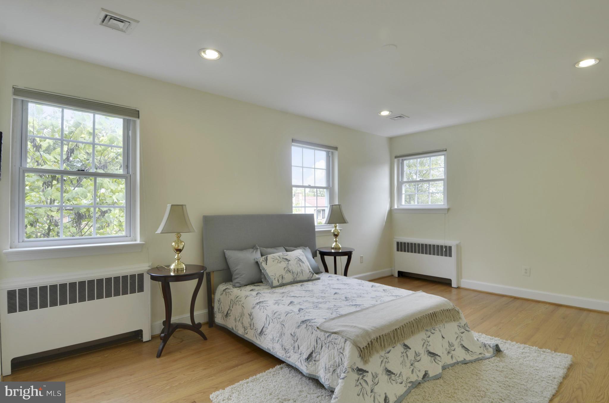 WOODSIDE PARK - Residential