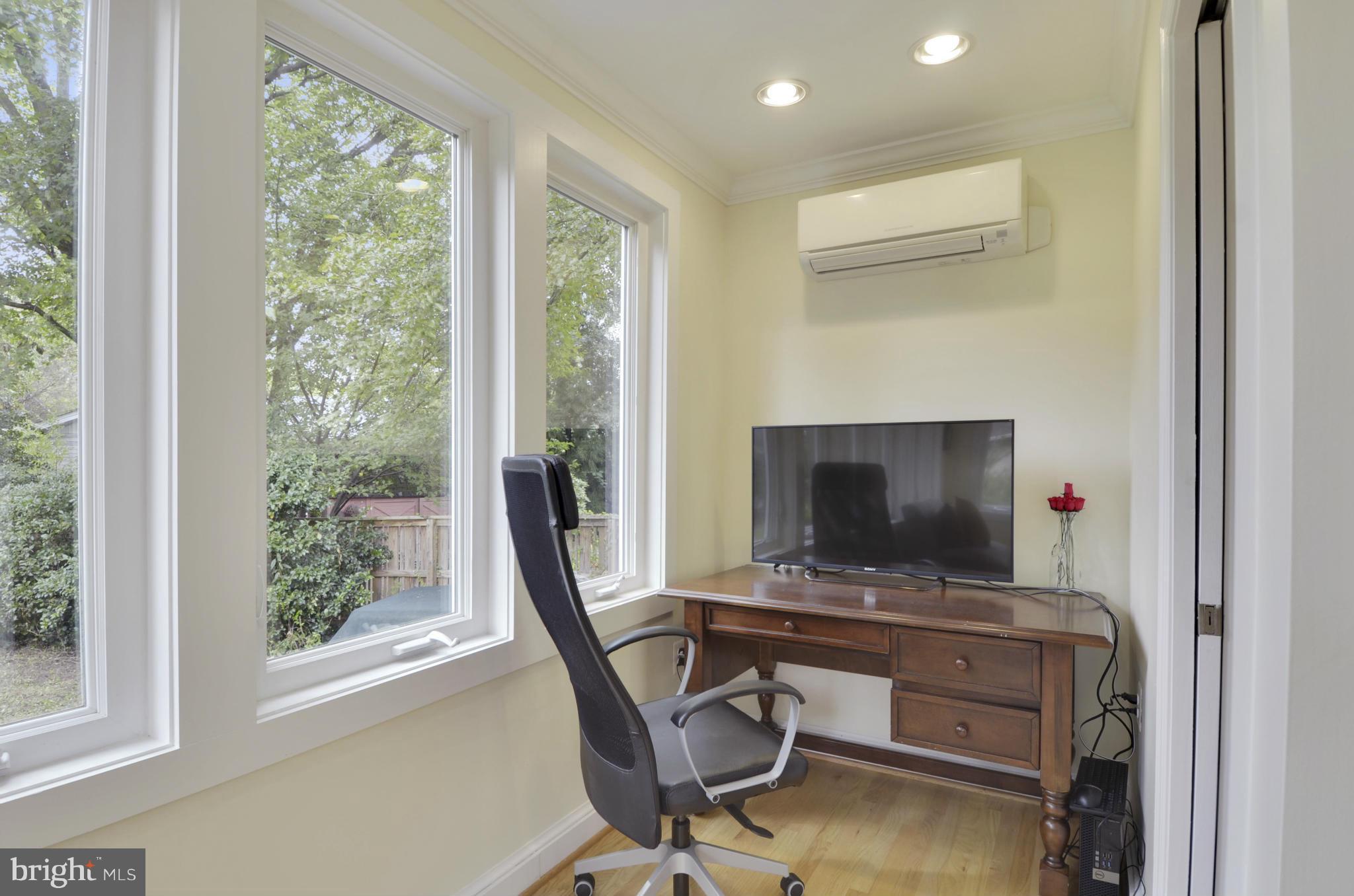 WOODSIDE PARK - Residential