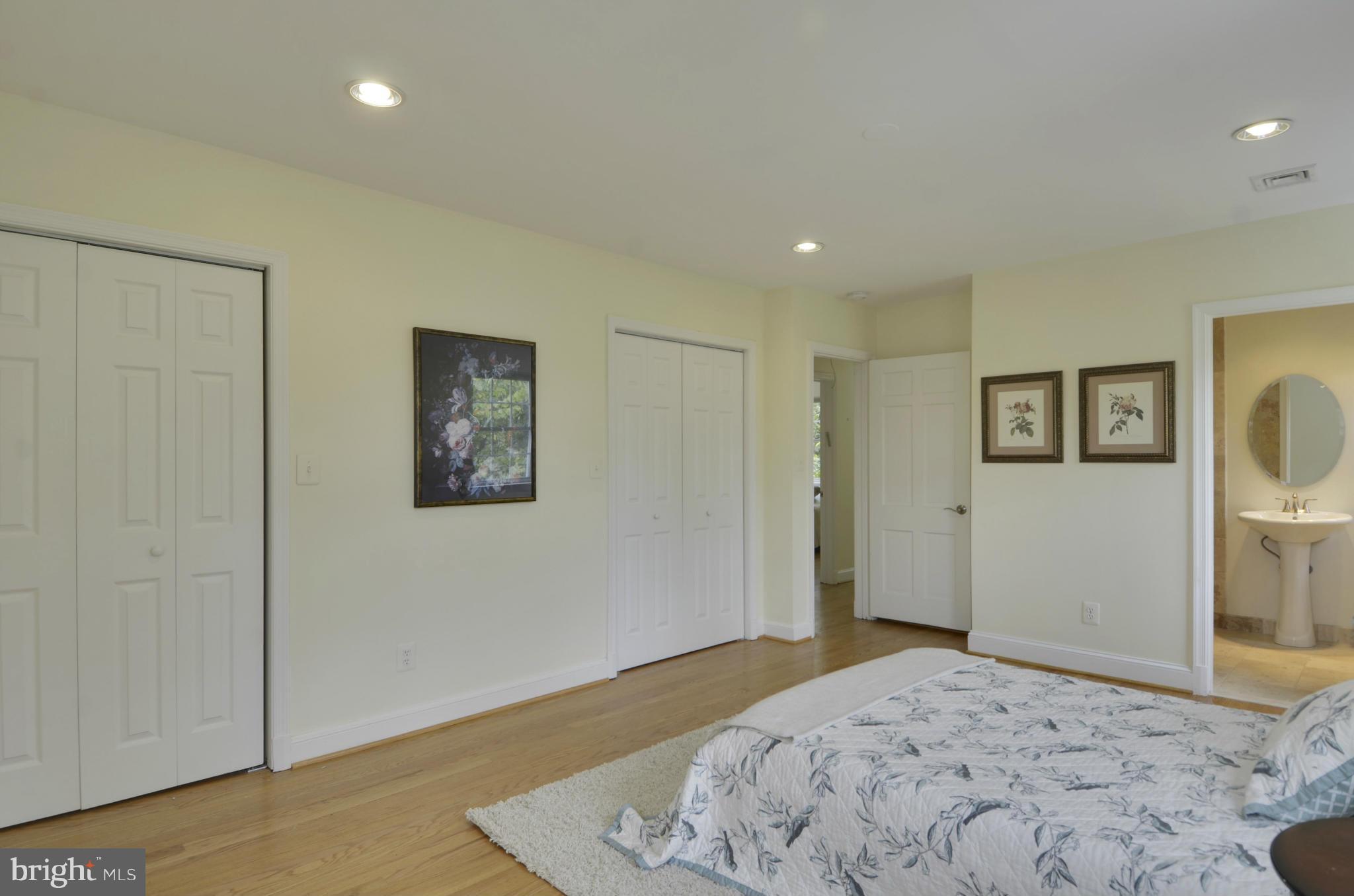 WOODSIDE PARK - Residential