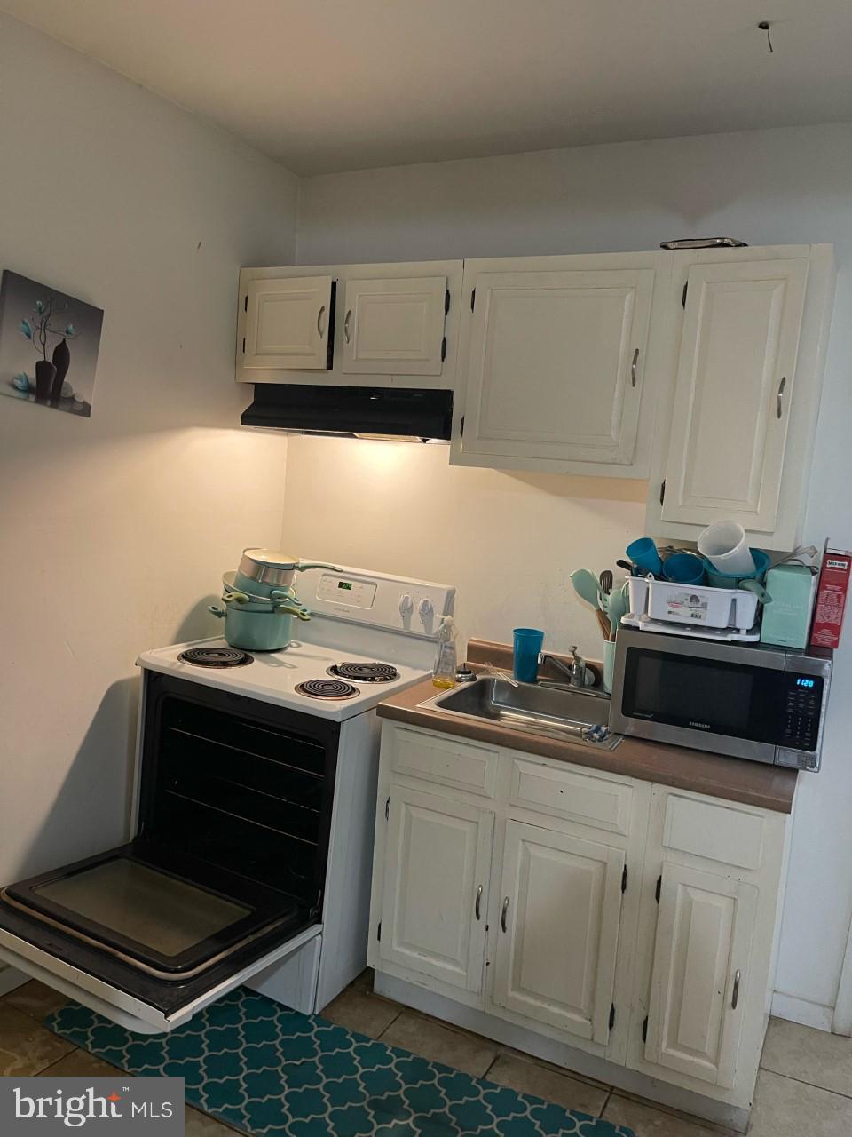 Come check out your next duplex opportunity! Recently renovated kitchen and bathroom! Great tenant with lease and rent roll paying $850/month. 2nd unit requires full rehab. Great opportunity to cash flow while working on the other side. Access is limited due to tenants occupying the property. This home is going to go fast. make your appointment today!