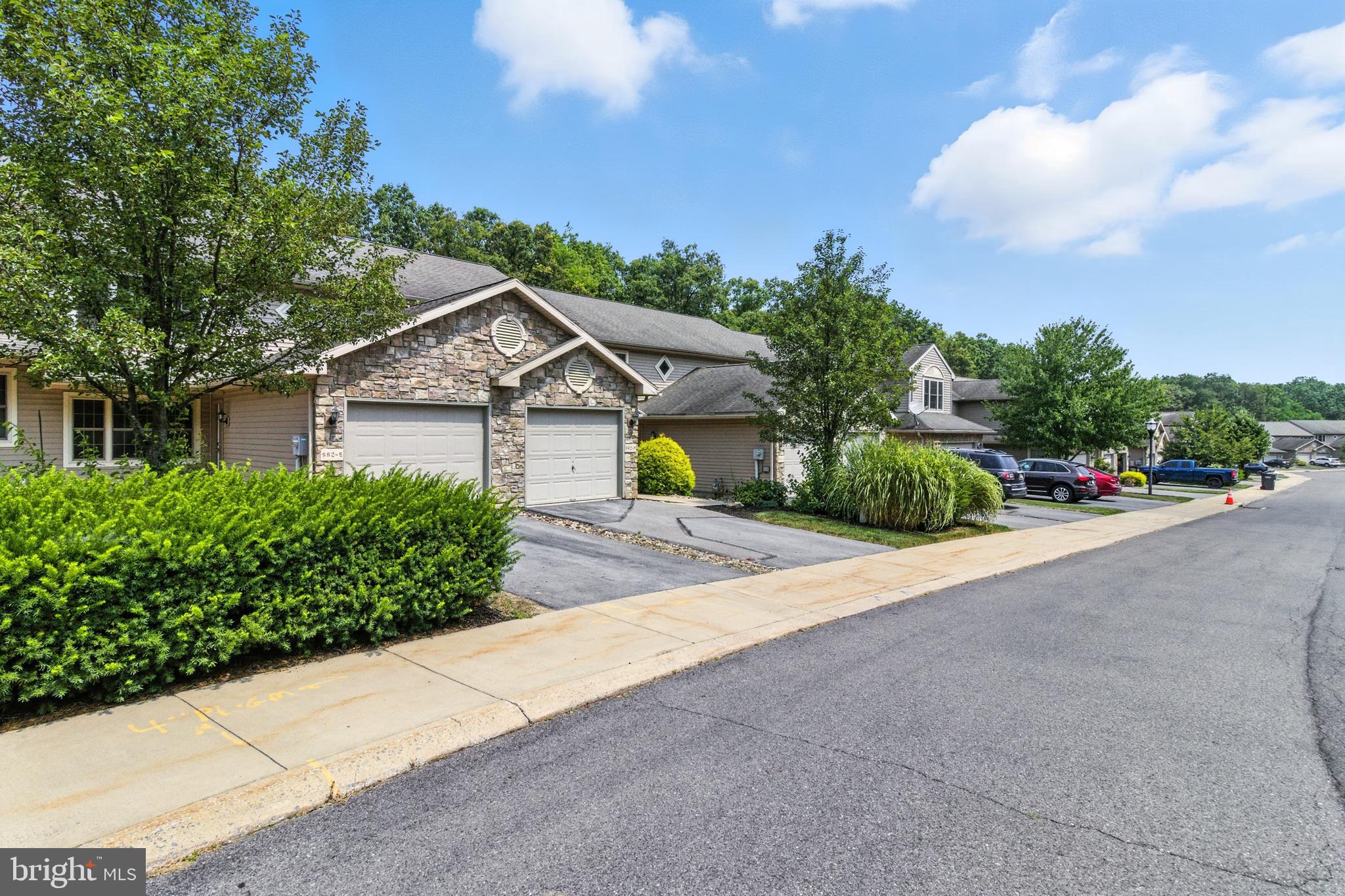 662 OAKWOOD AVENUE E