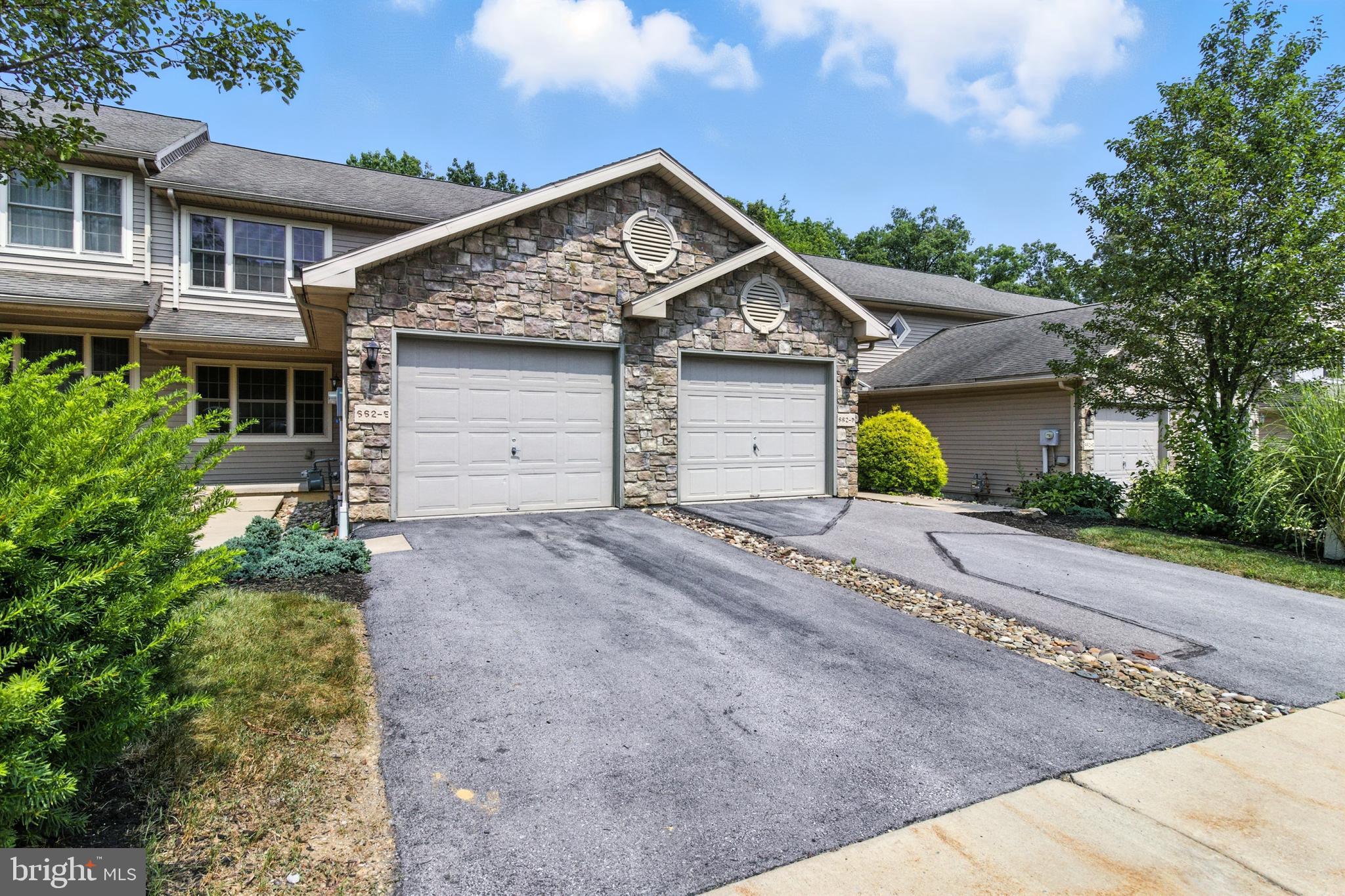 662 OAKWOOD AVENUE E