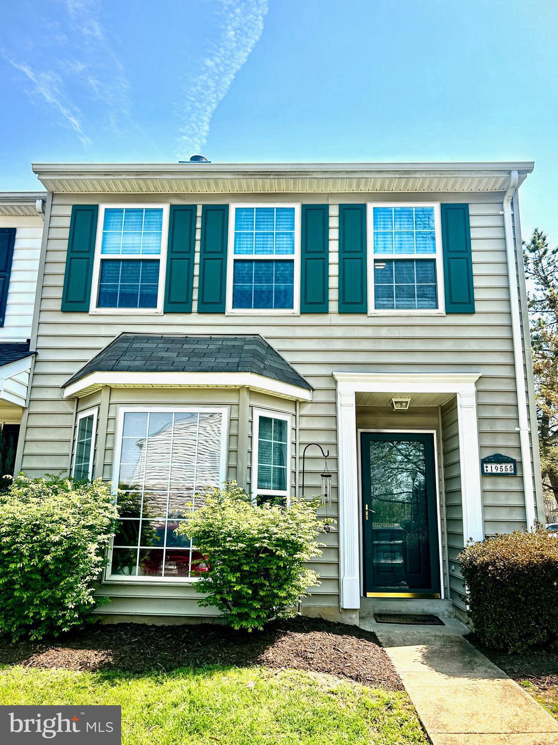 WELCOME HOME!!! End unit townhome with 3 bedrooms and 2.5baths. The bay window in the living room and family room off of the kitchen offers great sunlight. Hardwood and tile flooring on the main level and steps with carpet in the bedrooms. All stainless steel appliances and a new hot water heater recently installed.