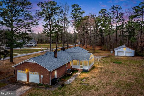 Homes For Sale - 9829 Line Fence Rd Rd<br/> Gloucester County, HAYES, VA 23072