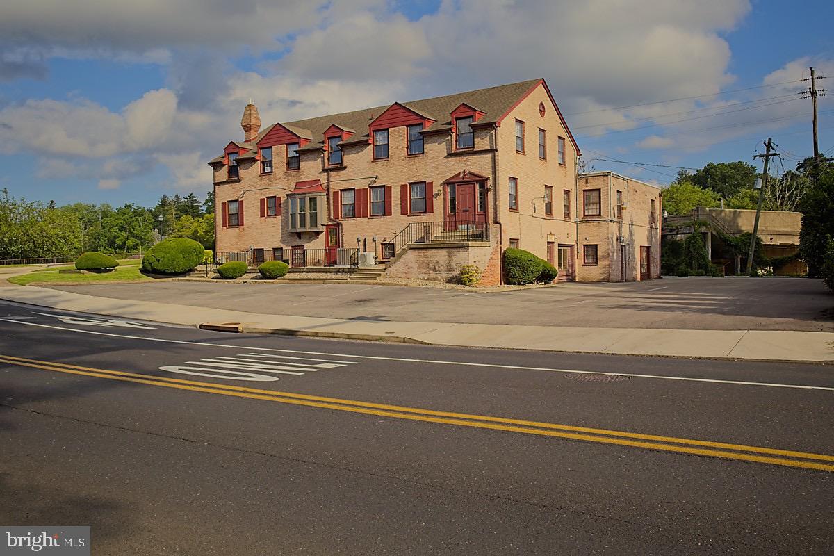 JENKINTOWN - Commercial Sale