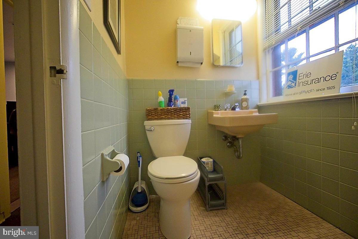 JENKINTOWN - Commercial Sale