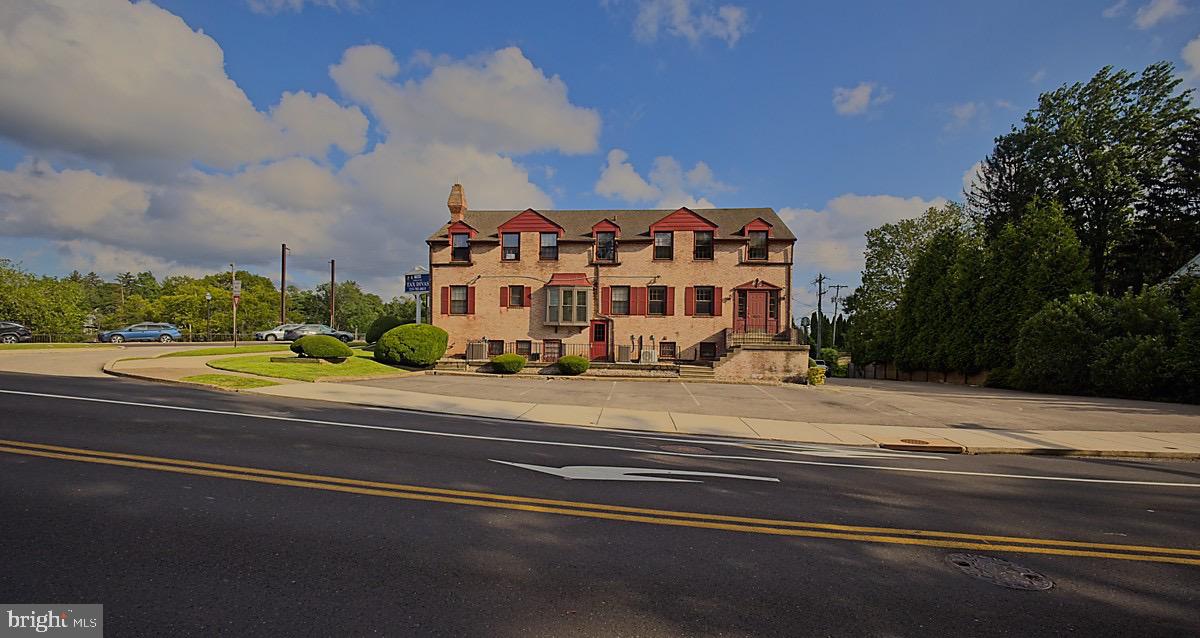 JENKINTOWN - Commercial Sale