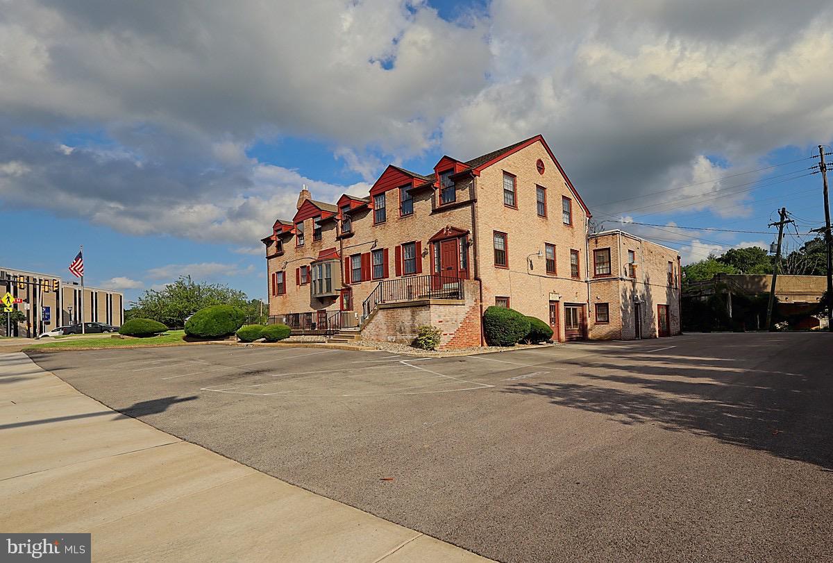 JENKINTOWN - Commercial Sale