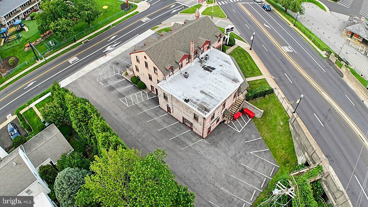 JENKINTOWN - Commercial Sale