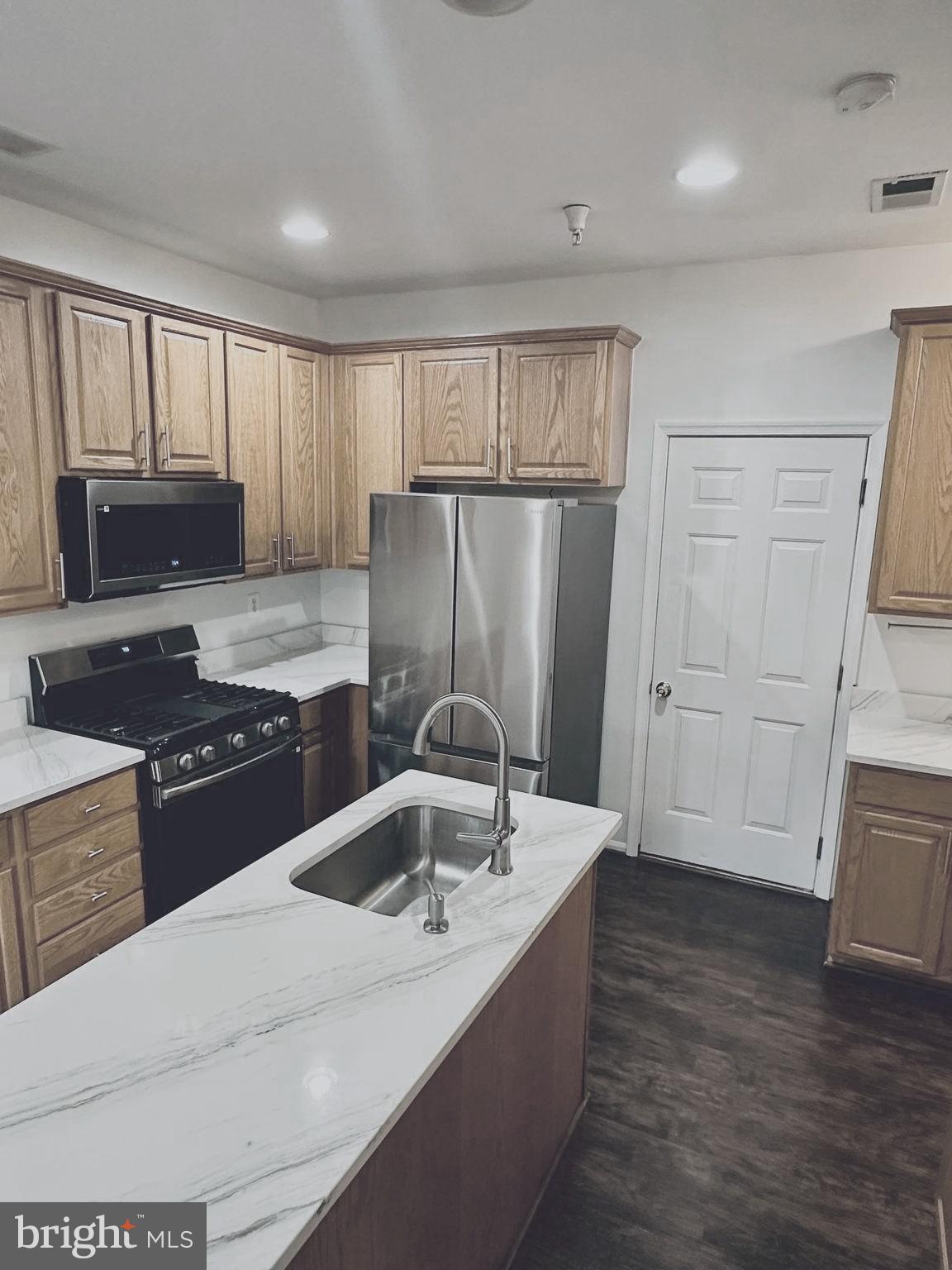 THE TOWNES CONDOMINIUM - Residential