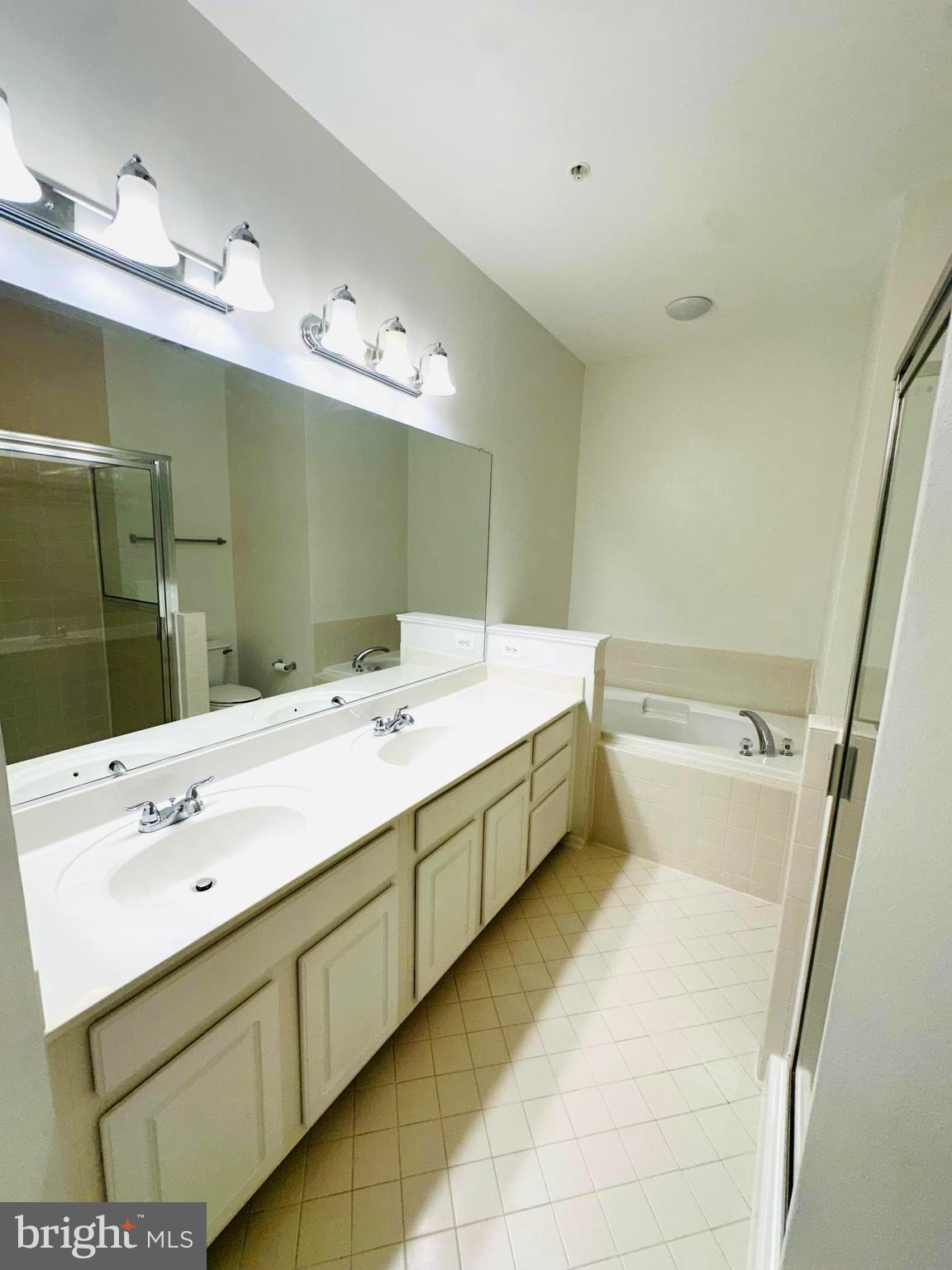 THE TOWNES CONDOMINIUM - Residential