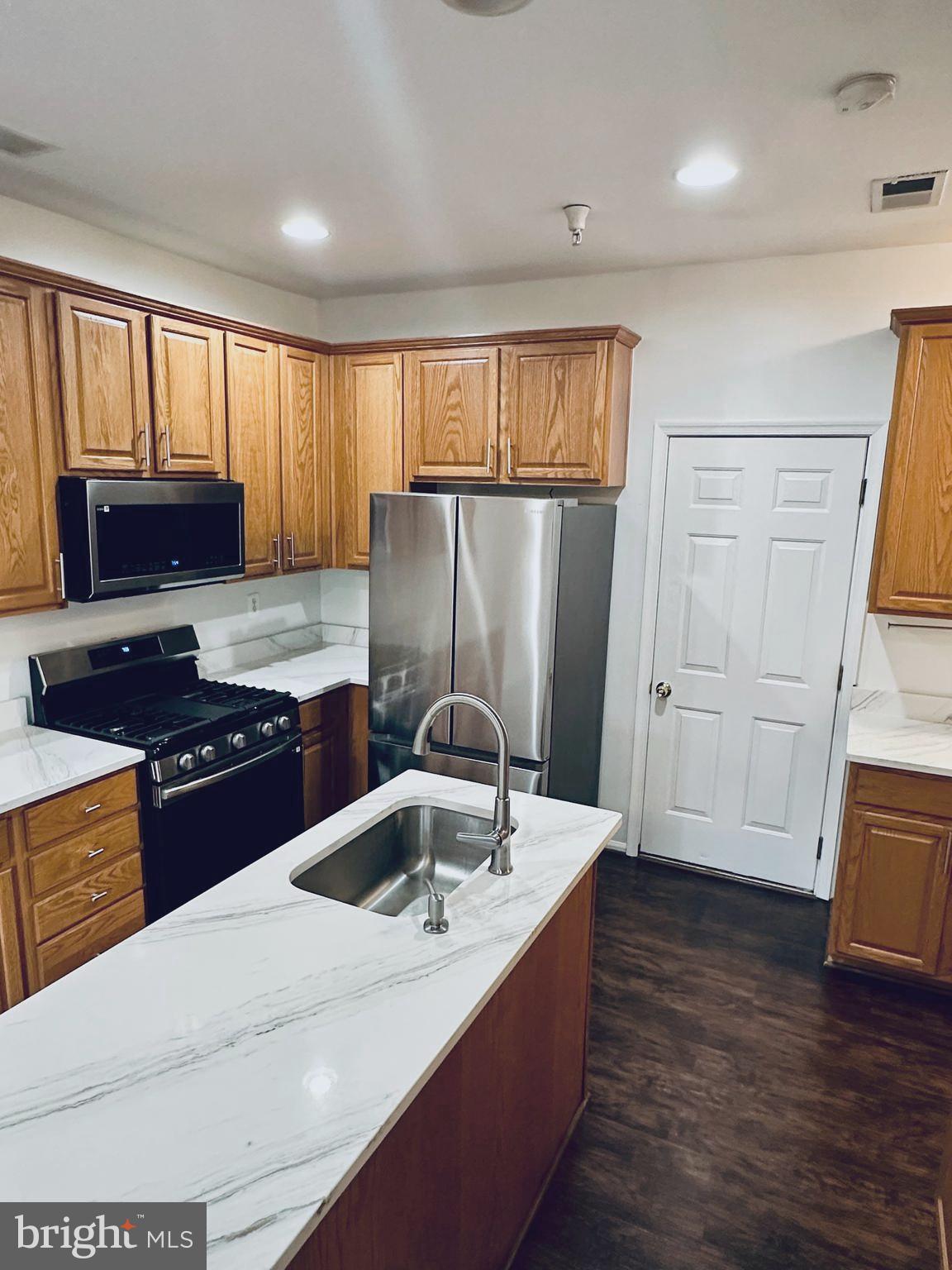 THE TOWNES CONDOMINIUM - Residential