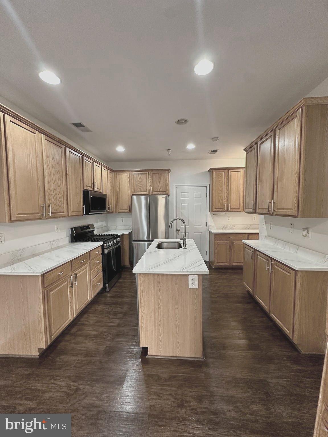 THE TOWNES CONDOMINIUM - Residential