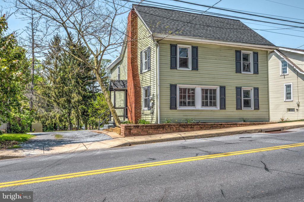 Photo of 102 N REAMSTOWN RD, STEVENS, PA 17578 (MLS # PALA2034494)