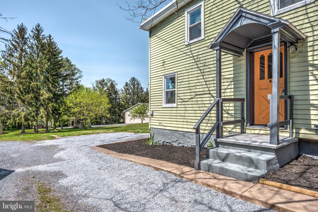 Photo of 102 N REAMSTOWN RD, STEVENS, PA 17578 (MLS # PALA2034494)