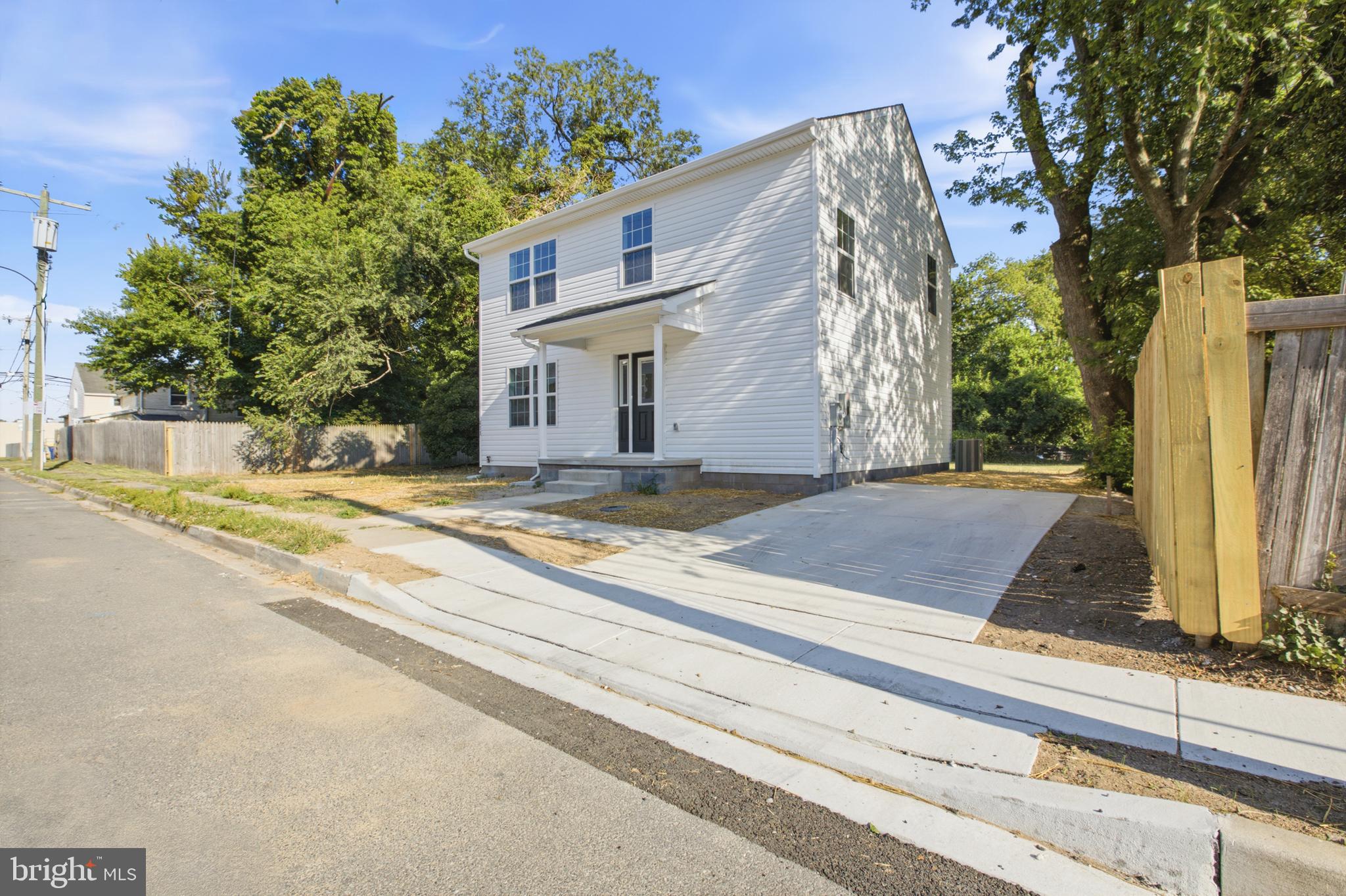411 W REED STREET