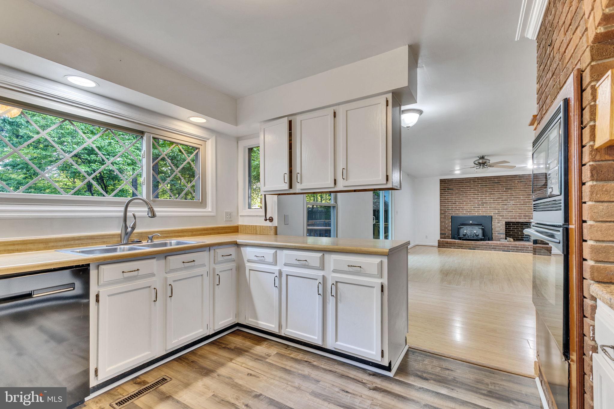 HERITAGE OAKS - Residential