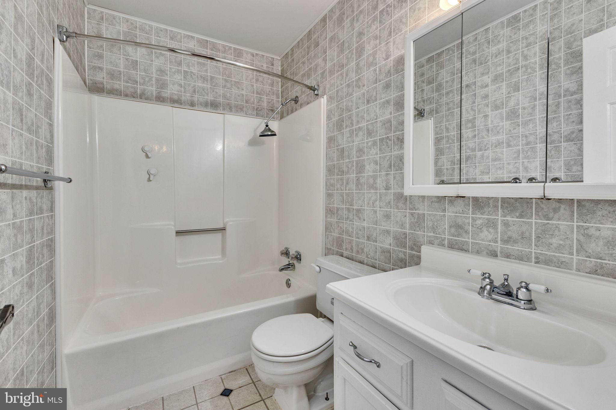 HERITAGE OAKS - Residential