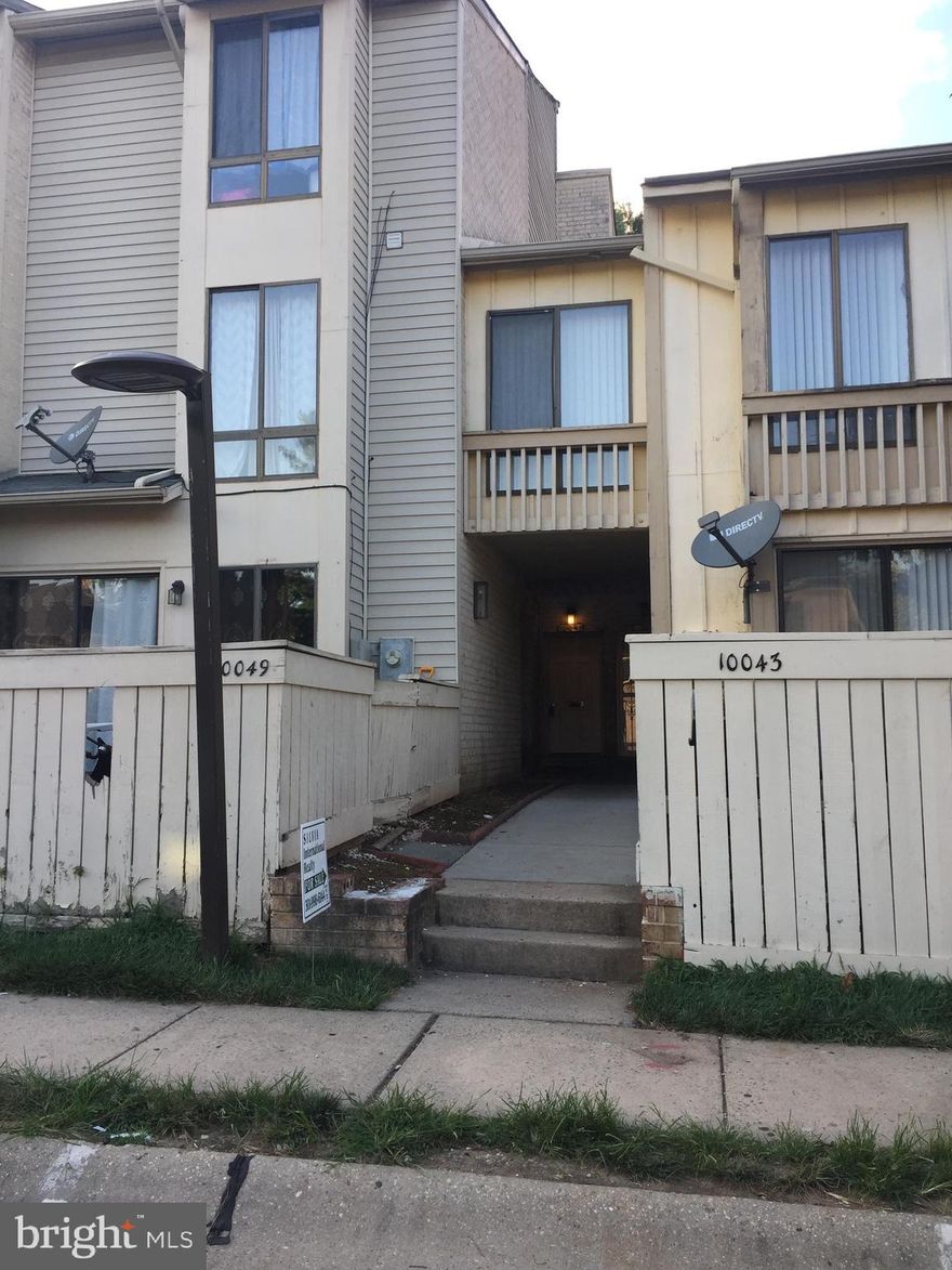 FOUR BEDROOMS* 2.5 BATHS*   NEW A/C*  FRONT LOADING WASHER AND DRYER*  HARD WOOD FLOORS BEDROOM LEVELS*    *  PLEASE MAKE AN APPOINTMENT TO SEE *  PROPERTY WILL  BE PROFESSIONALLY CLEANED. THANKS!