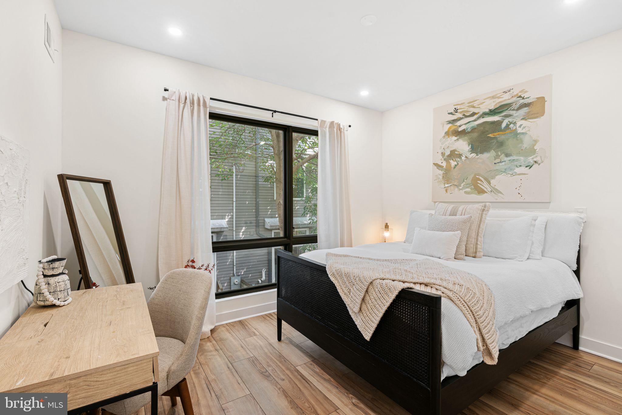 POINT BREEZE - Residential